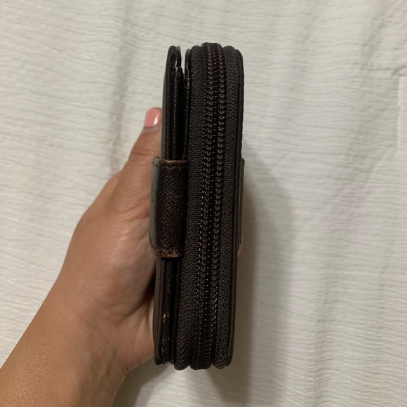 Authentic Prada wallet in GUC - Picture 4 of 9